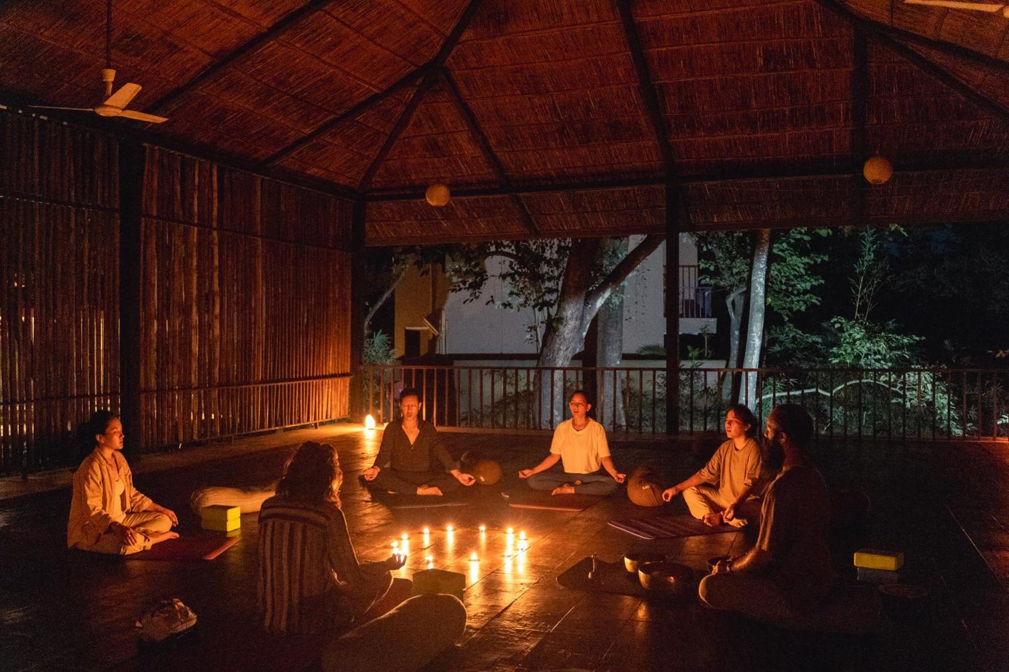 Kasara Chitwan Hotel Patlahara Ngoại thất bức ảnh